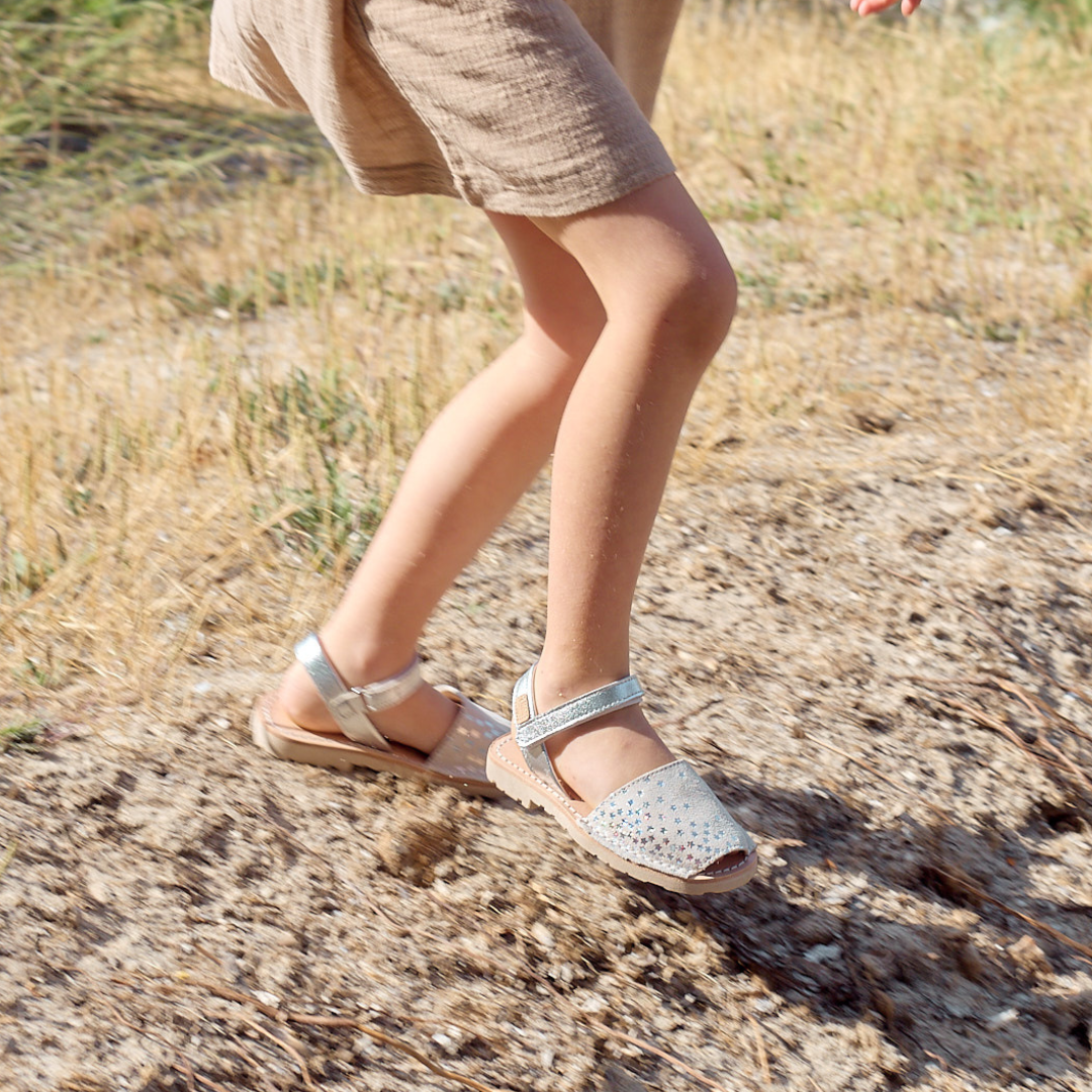 Kids | Flat Ankle Strap Avarcas | Peach Stars