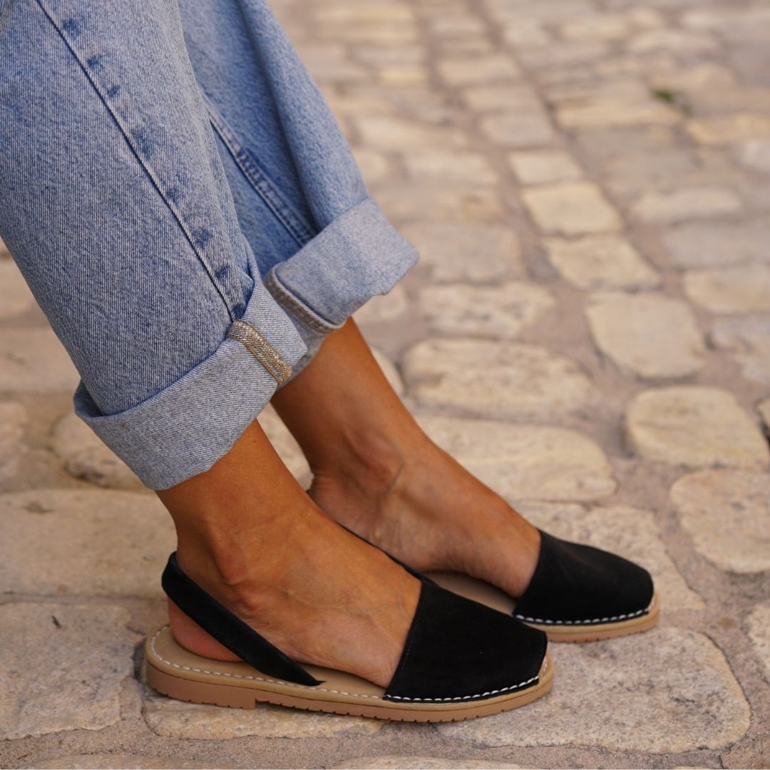 Petit Barcelona Black Flat Avarca Leather Sandals