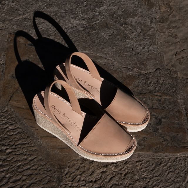 Tan closed 2025 toe wedges